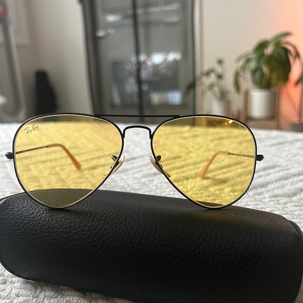 Ray-Ban 0RB3025 aviator sunglasses
